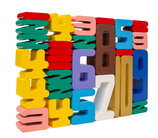 Ciparu klucīši Montessori krāsās