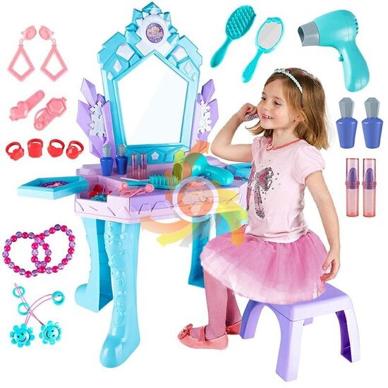 Galdiņš ar skaistumkopšanas piederumiem