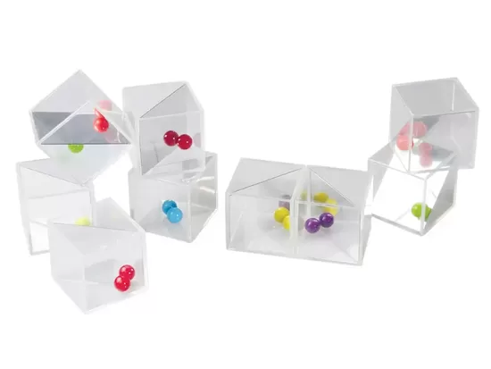 Caurspīdīgi skaņas kubi ar spoguļiem